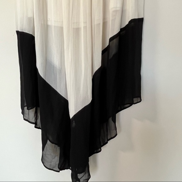 Express Size 2 black and white - Picture 6 of 11